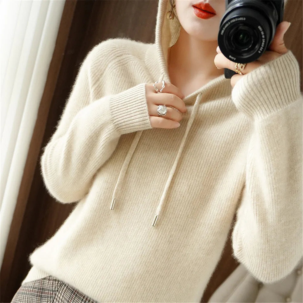 Comfortable cashmere sweater with hood