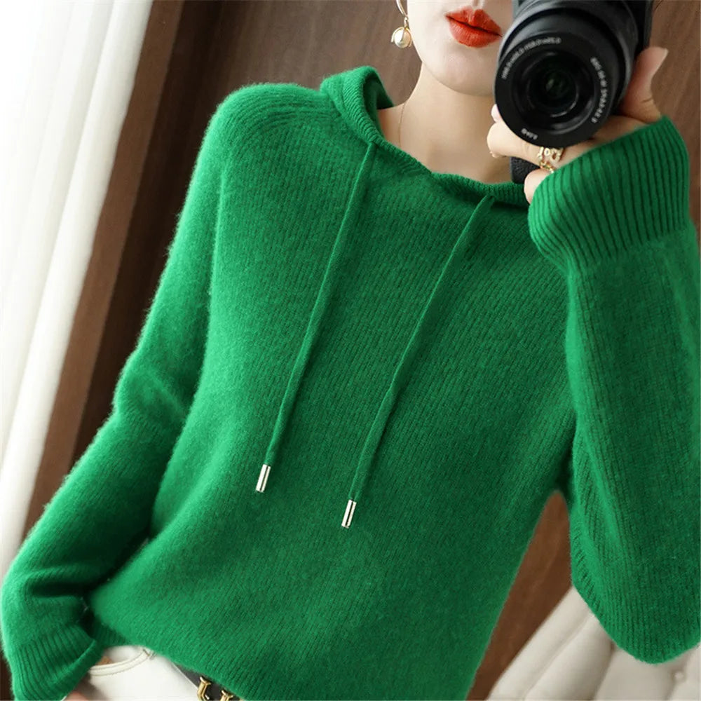 Comfortable cashmere sweater with hood