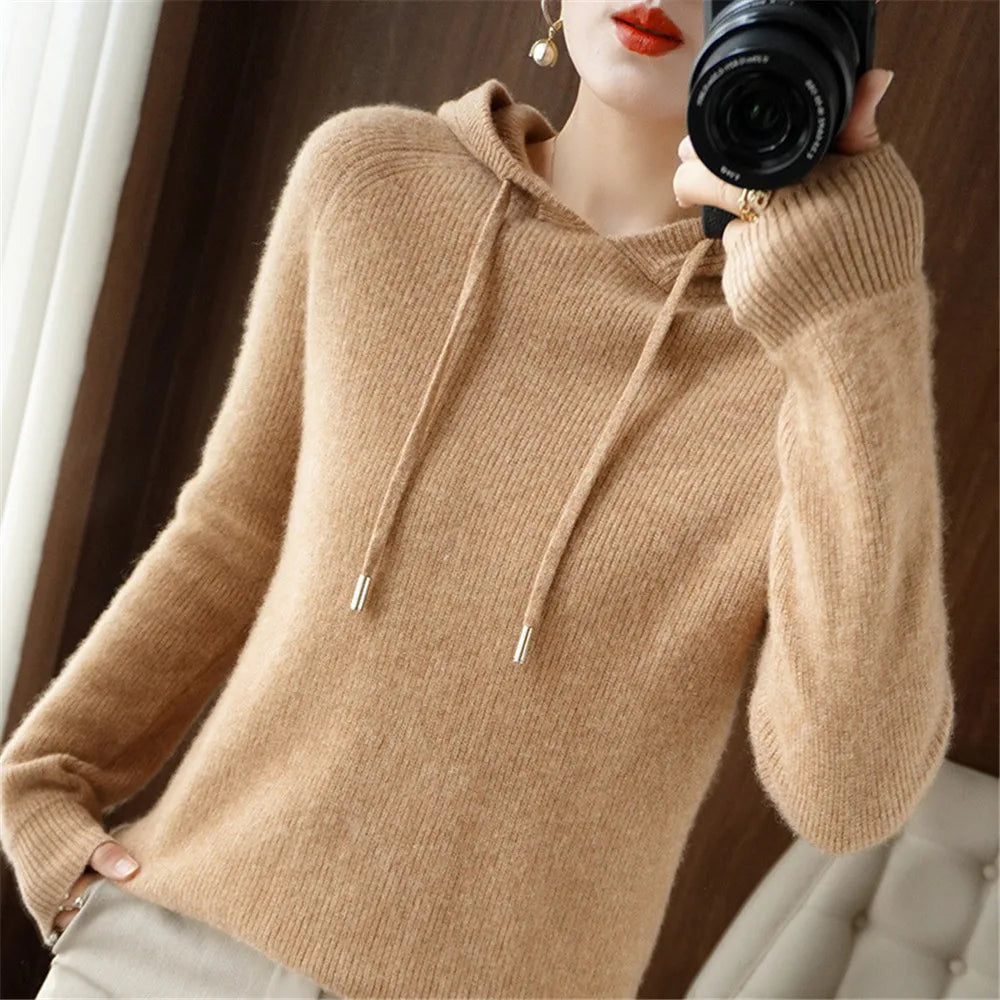 Comfortable cashmere sweater with hood