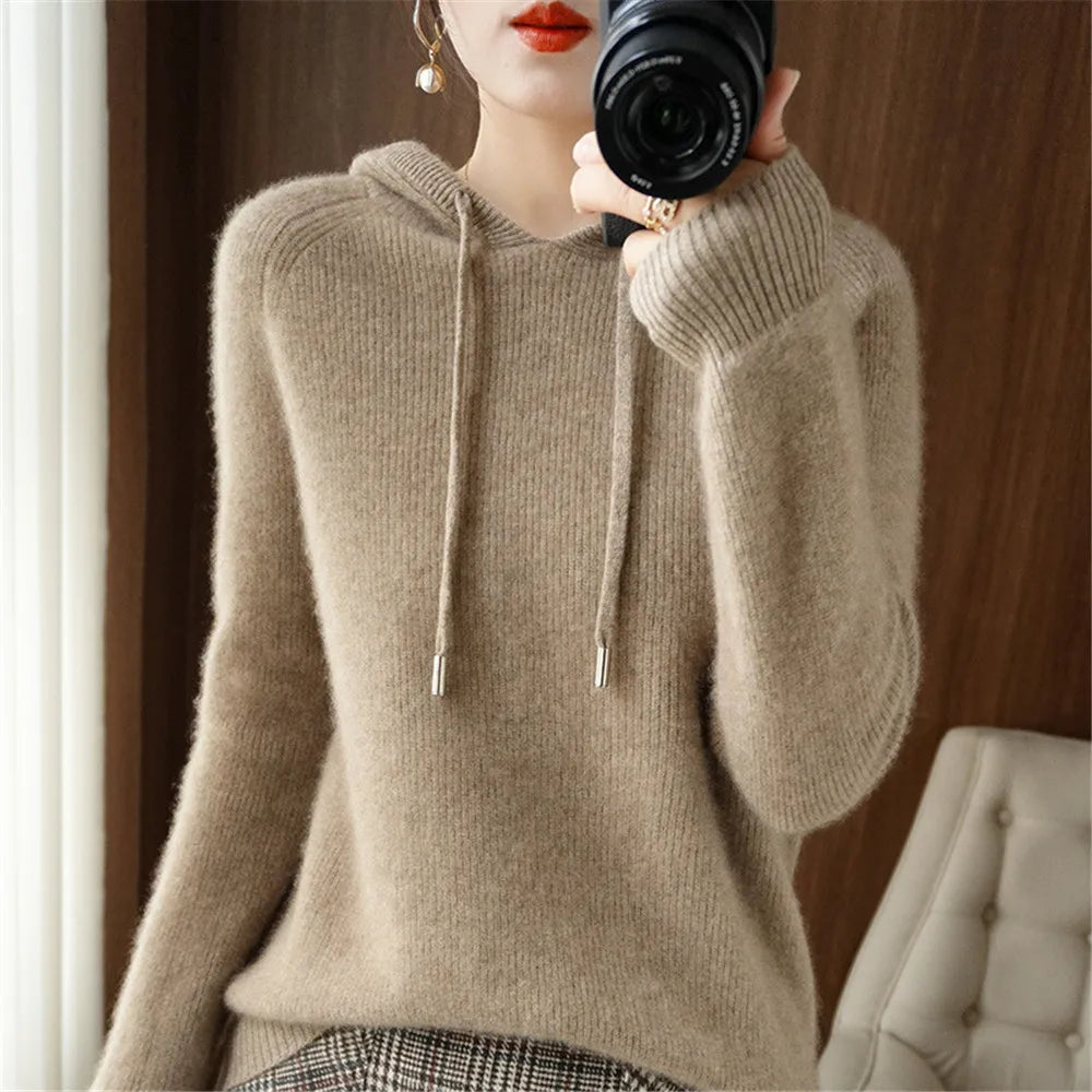 Comfortable cashmere sweater with hood