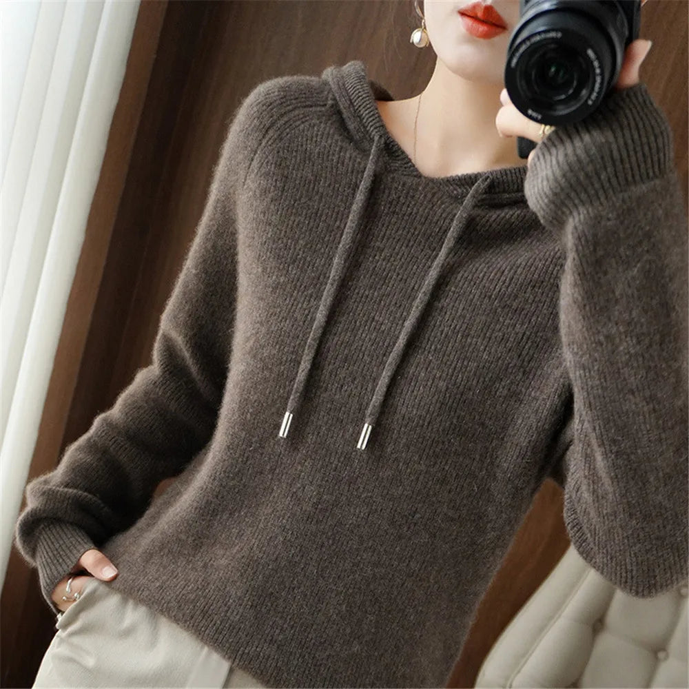 Comfortable cashmere sweater with hood