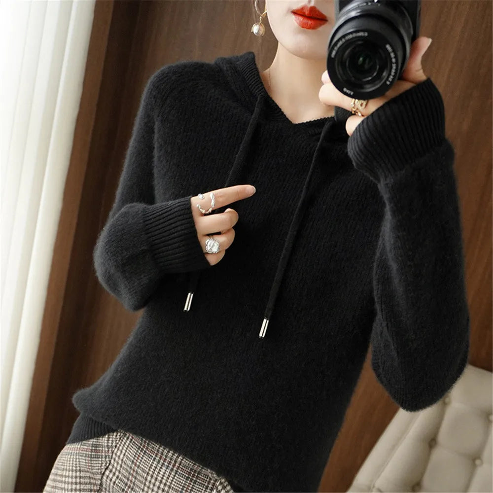 Comfortable cashmere sweater with hood