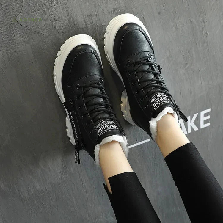 Warm ankle sneakers with faux fur